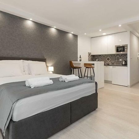 Penthouse "Sky 17" S Balkonom I Besplatnim Parkingom Apartment Zagreb Exterior photo