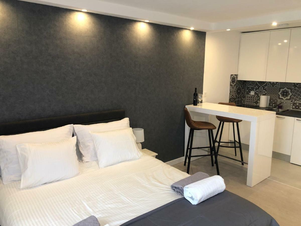 Penthouse "Sky 17" S Balkonom I Besplatnim Parkingom Apartment Zagreb Exterior photo