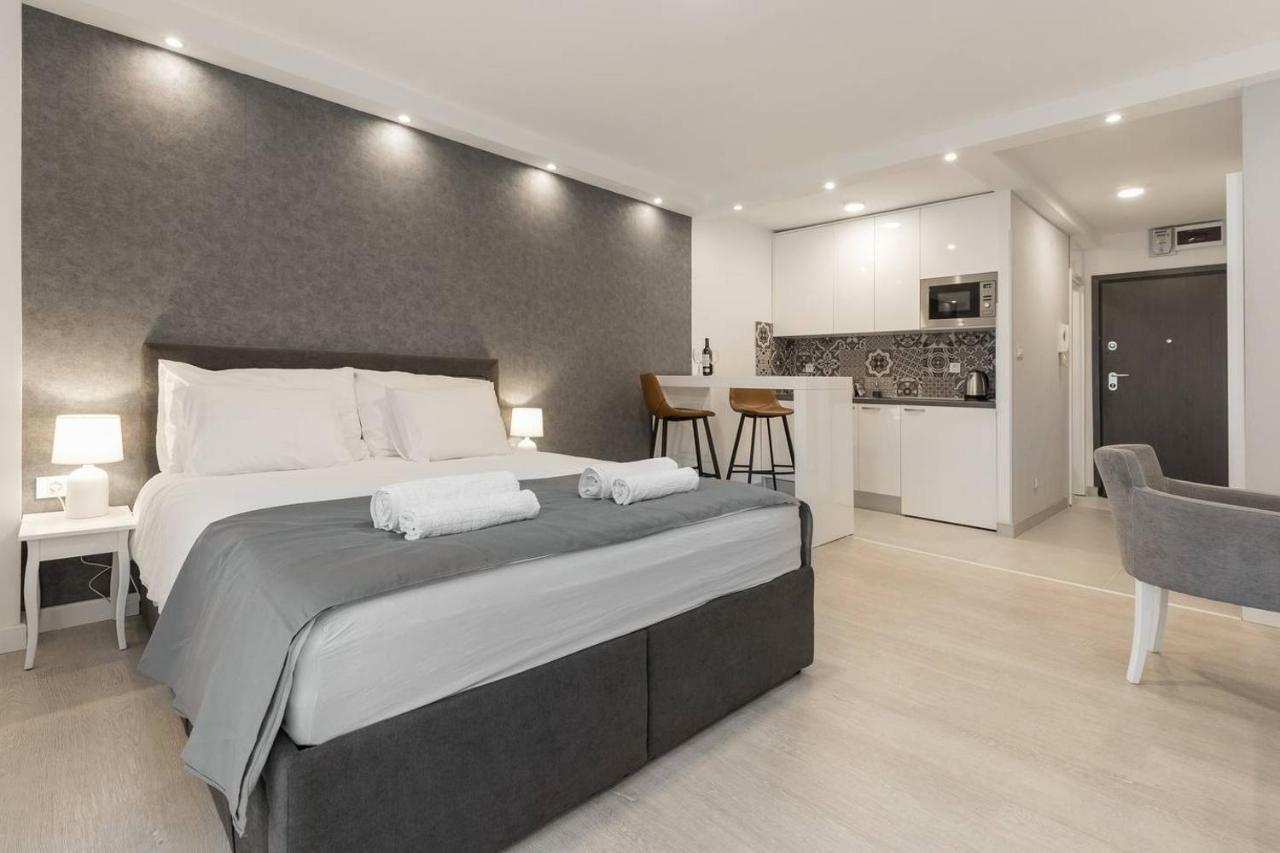 Penthouse "Sky 17" S Balkonom I Besplatnim Parkingom Apartment Zagreb Exterior photo