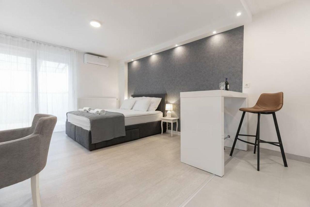 Penthouse "Sky 17" S Balkonom I Besplatnim Parkingom Apartment Zagreb Exterior photo